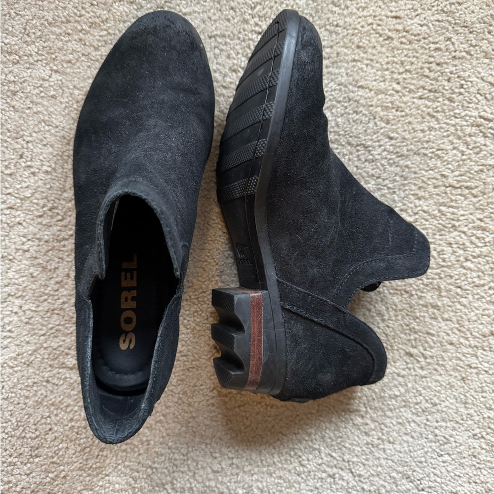 Sorel black leather booties size 8.5